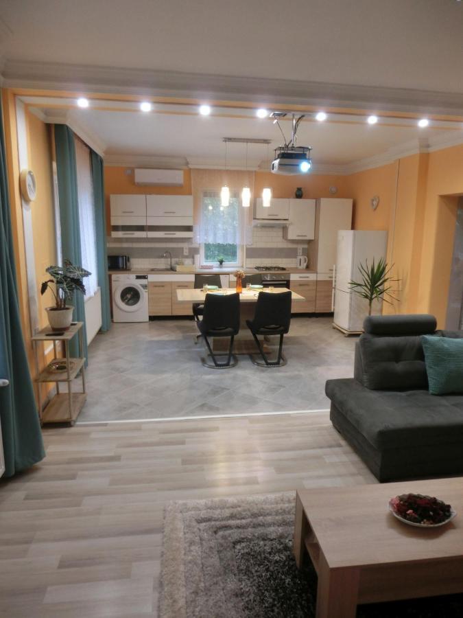 Pilis Apartman Piliscsaba Eksteriør bilde